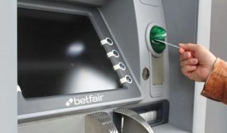 Como faço para sacar um dinheiro no site de apostas Betfair?